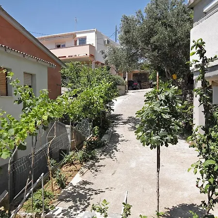 Guest house And With Parking Space Palit, Rab - 3195 3*