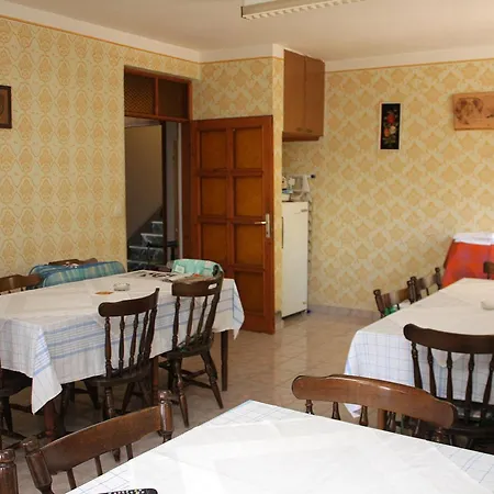 Guest house And With Parking Space Palit, Rab - 3195 3*
